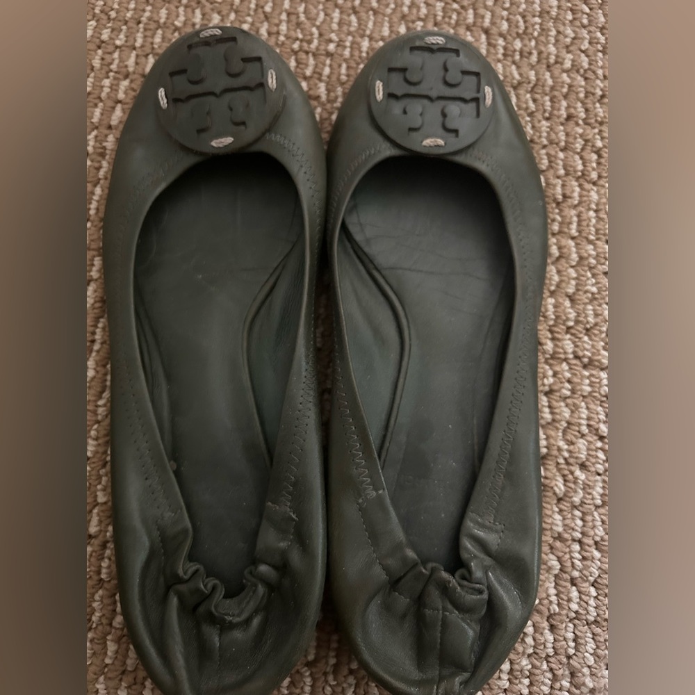 Tory Burch olive green Minnie Travel Ballet Flats size 7.5